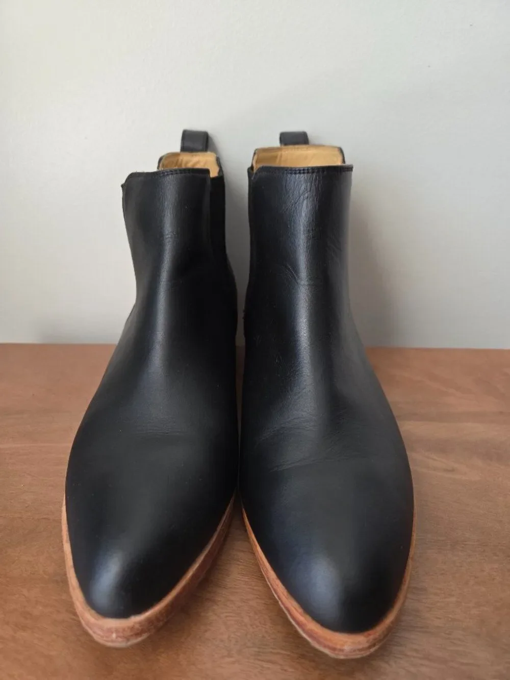 LIKE NEW NISOLO BLACK GENUINE LEATHER EVA EVERYDAY CHELSEA BOOTS SIZE 9.5 WOMENS